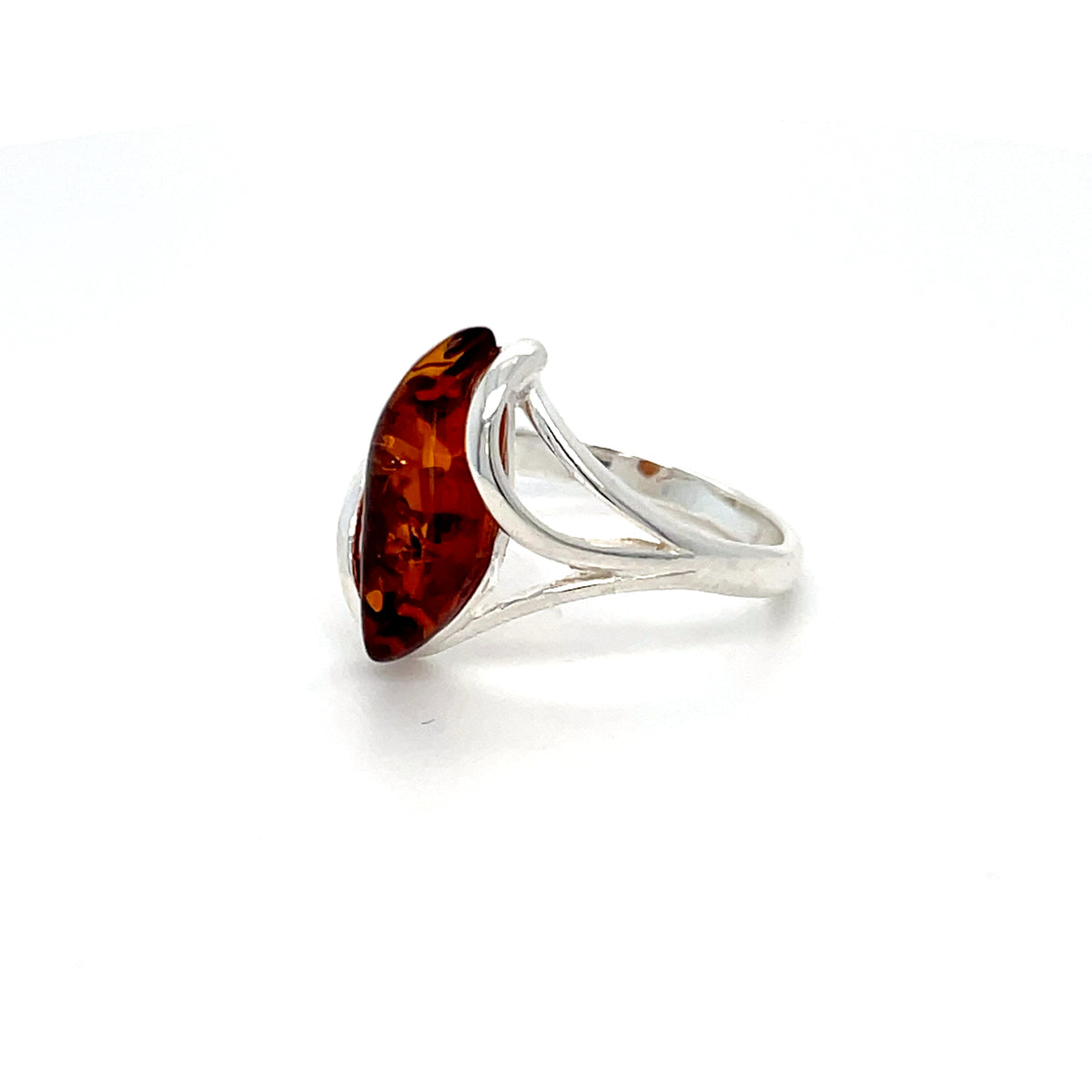 Smalle designring met barnsteen