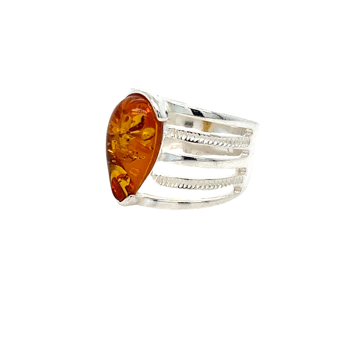 Timeless silver ring with amber – stylish & elegant
