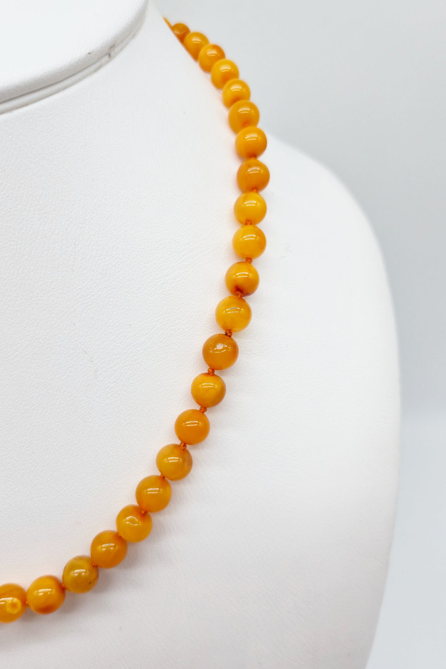 Leuchtende Bernstein-Kette: Eleganz aus der Ostsee