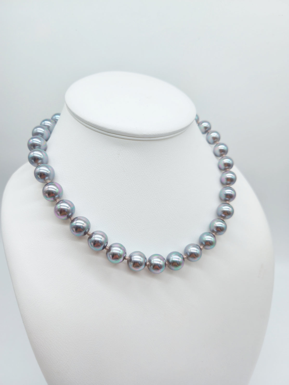 Vintage Perlen-Schmuckset: Collier & Ohrstecker aus großen silbergrauen Zuchtperlen