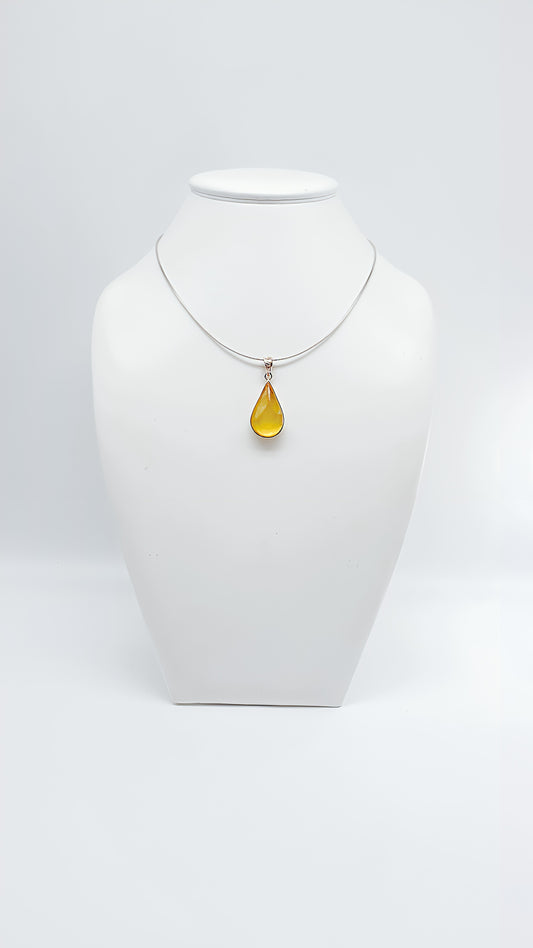 Drops of sunlight: amber pendant
