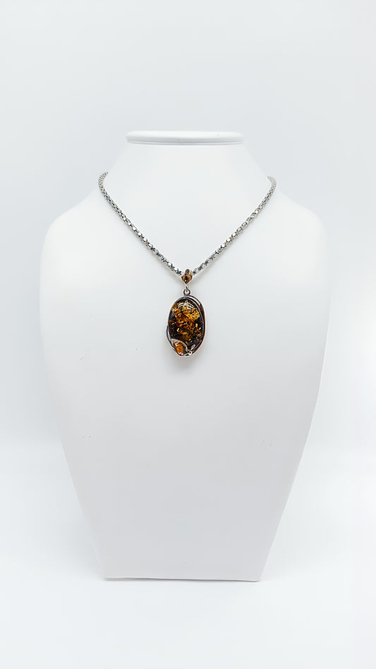 Antique elegance: amber pendant in silver