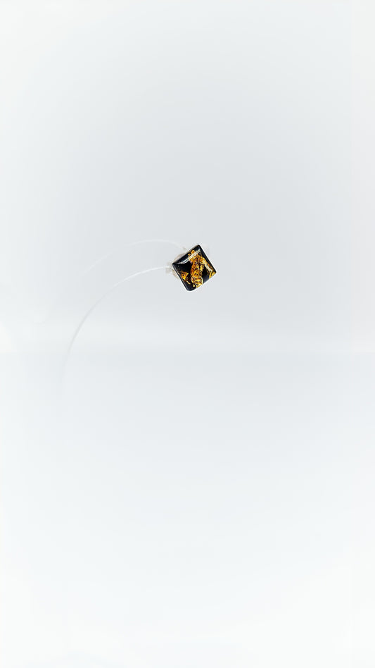 Modern chic: amber in a square design