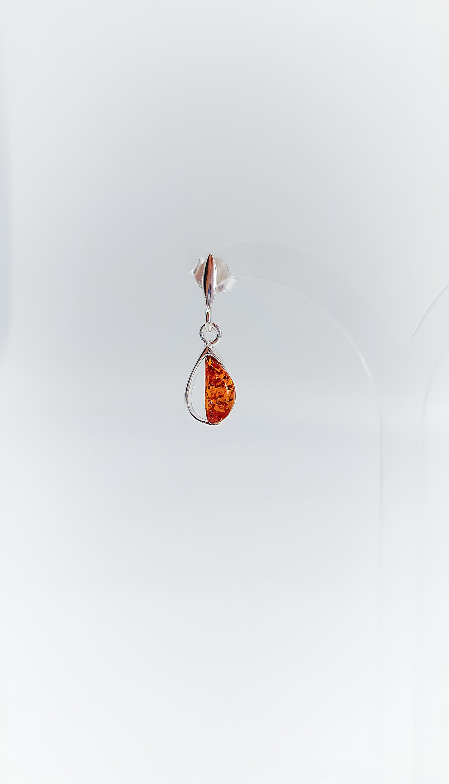 Flowing shine: ear studs with amber and silver