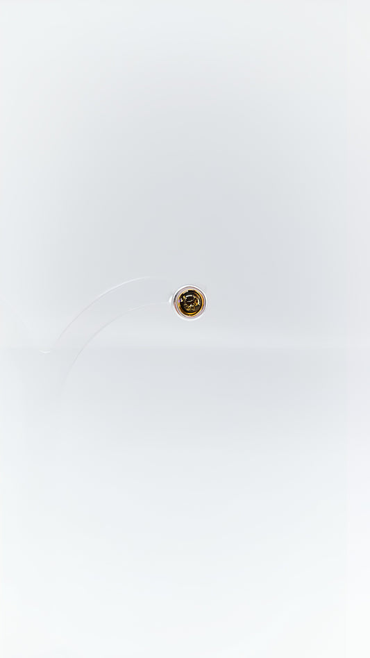 Minimalist and elegant: earrings with amber