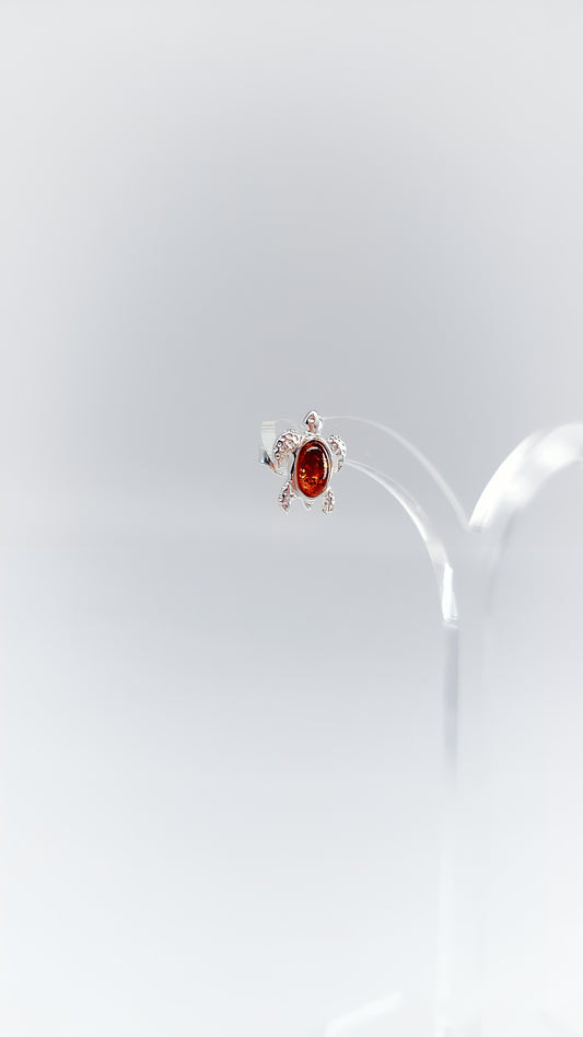 Maritime elegance: amber turtle earrings