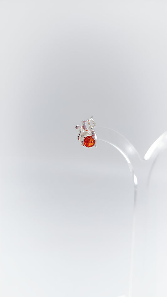 Sweet companion: cat earrings with amber