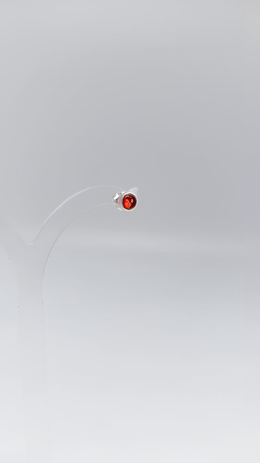 Red amber stud earrings – stylish elegance for every occasion