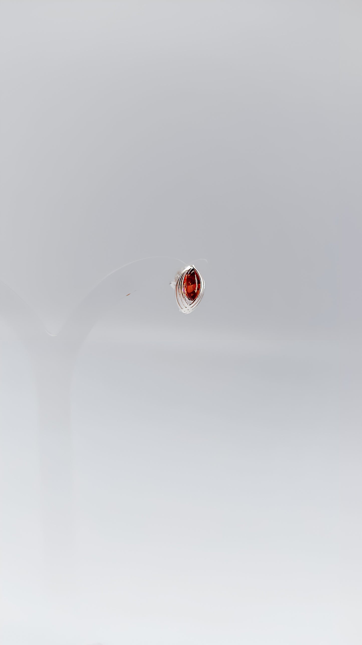 Designer earrings with natural amber – modern & elegant