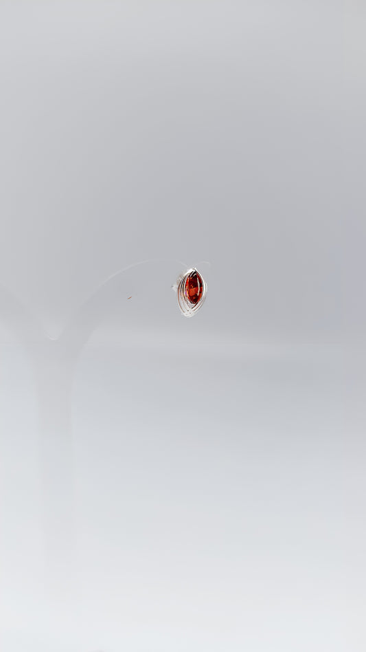Designer earrings with natural amber – modern & elegant