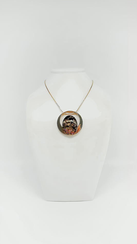 Noble and unique: amber jewelry