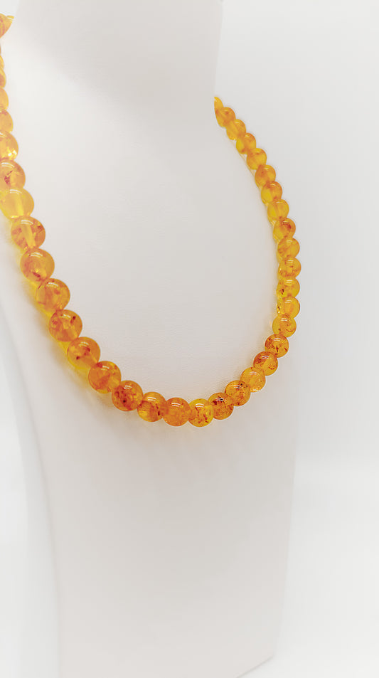 Warm light: Amber necklace to fall in love with