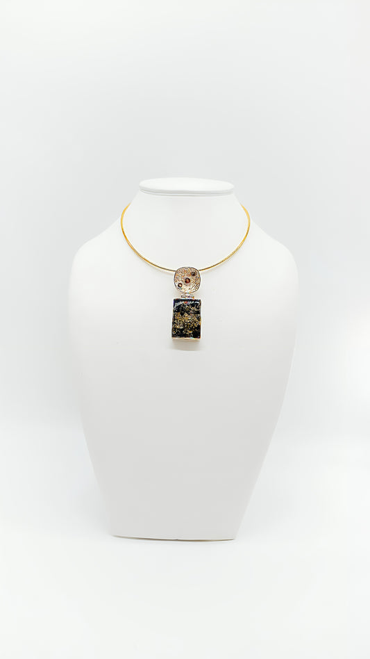 Noble shine: amber with gold plating