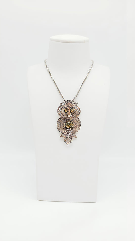 Amber owl: elegance and symbolism combined