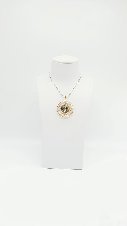 Amber in perfection: Green stone in a silver frame