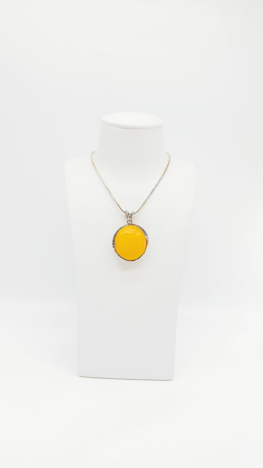 Unique in yellow: amber in 925 sterling silver