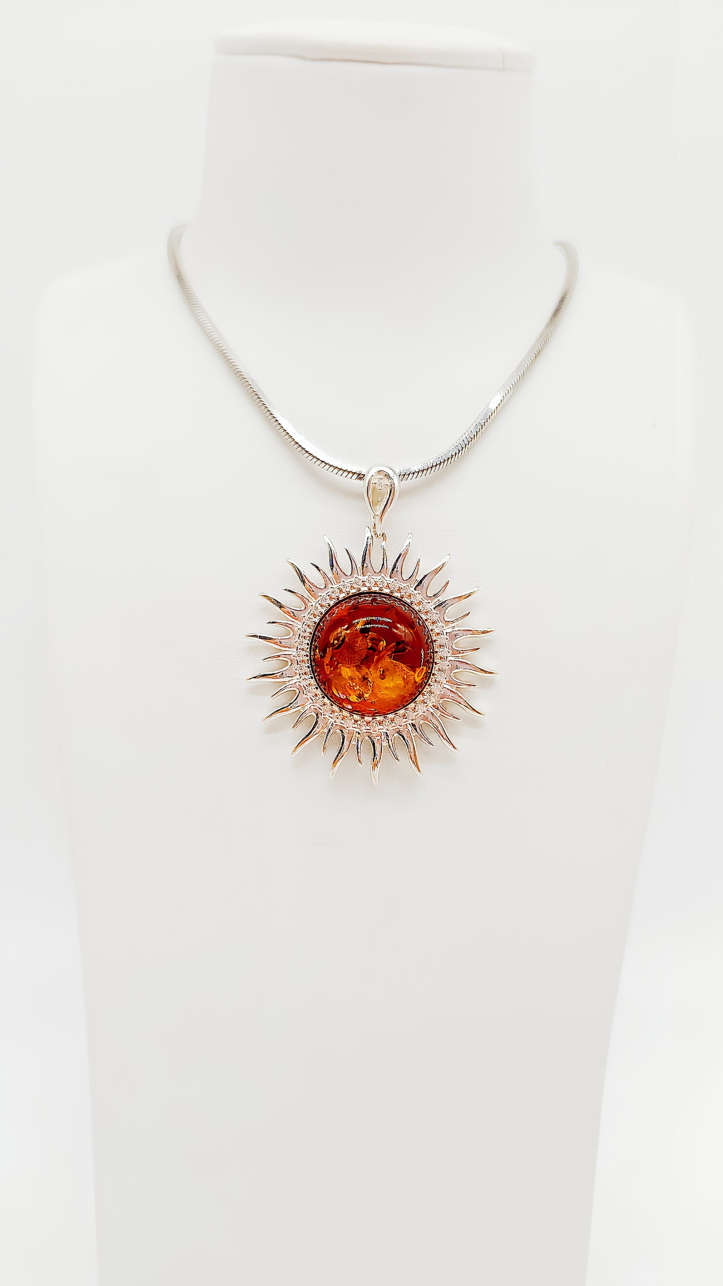 Damenanhänger Sonne Silber – Geschenkidee mit Bedeutung