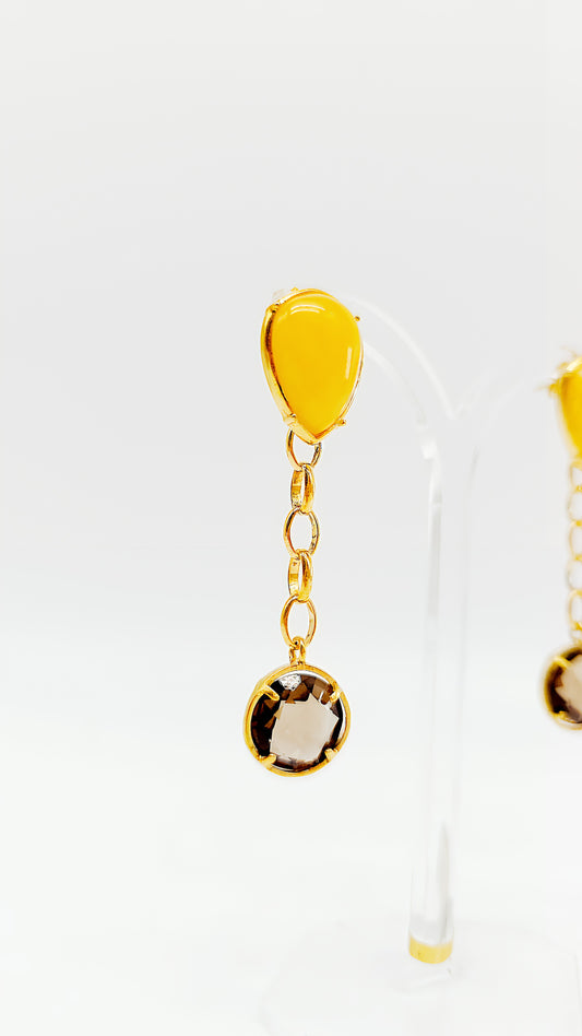 Radiant luxury: ear studs made of amber and gold-plated silver