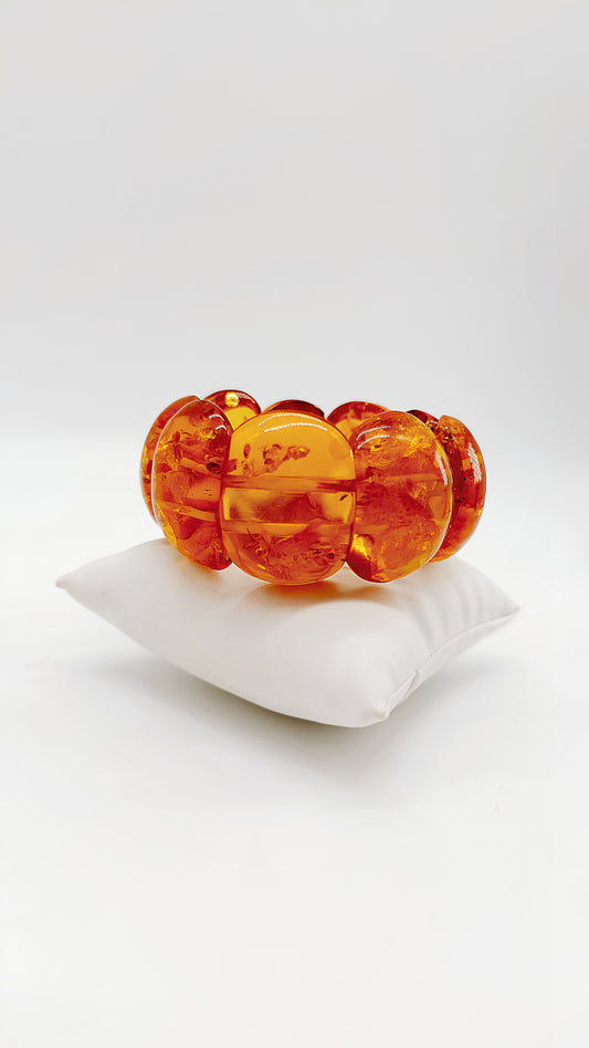 Elastic amber bracelet – comfort & style in one