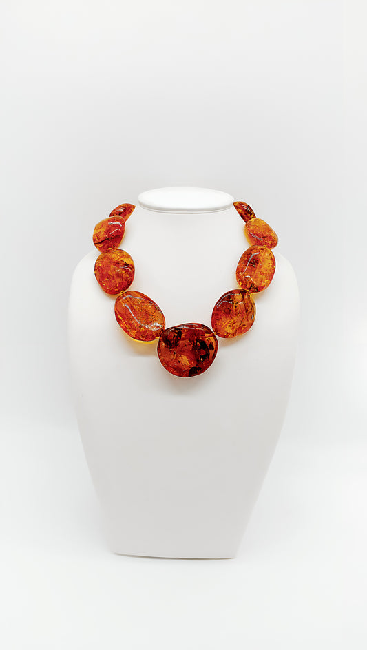 Amber splendor in perfection: necklace in unique design