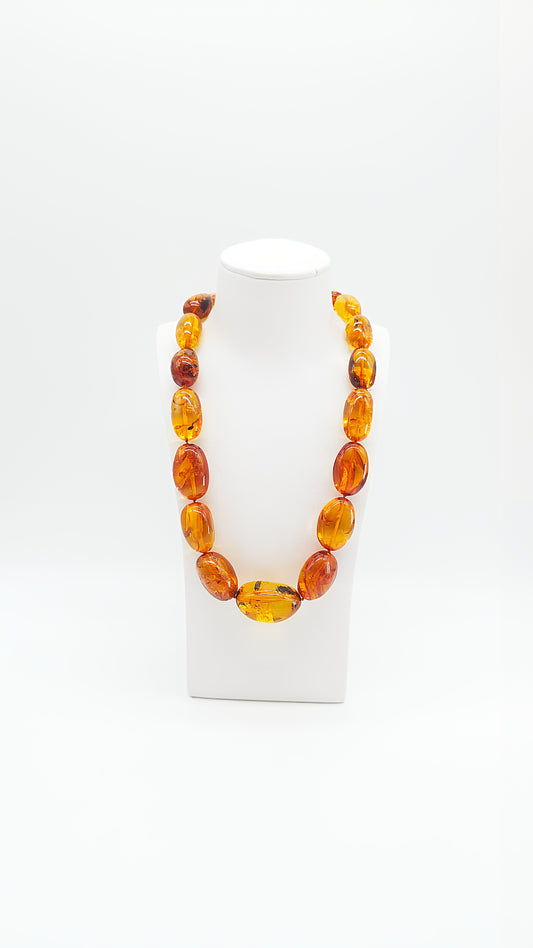 Golden amber: Unique necklace for special moments
