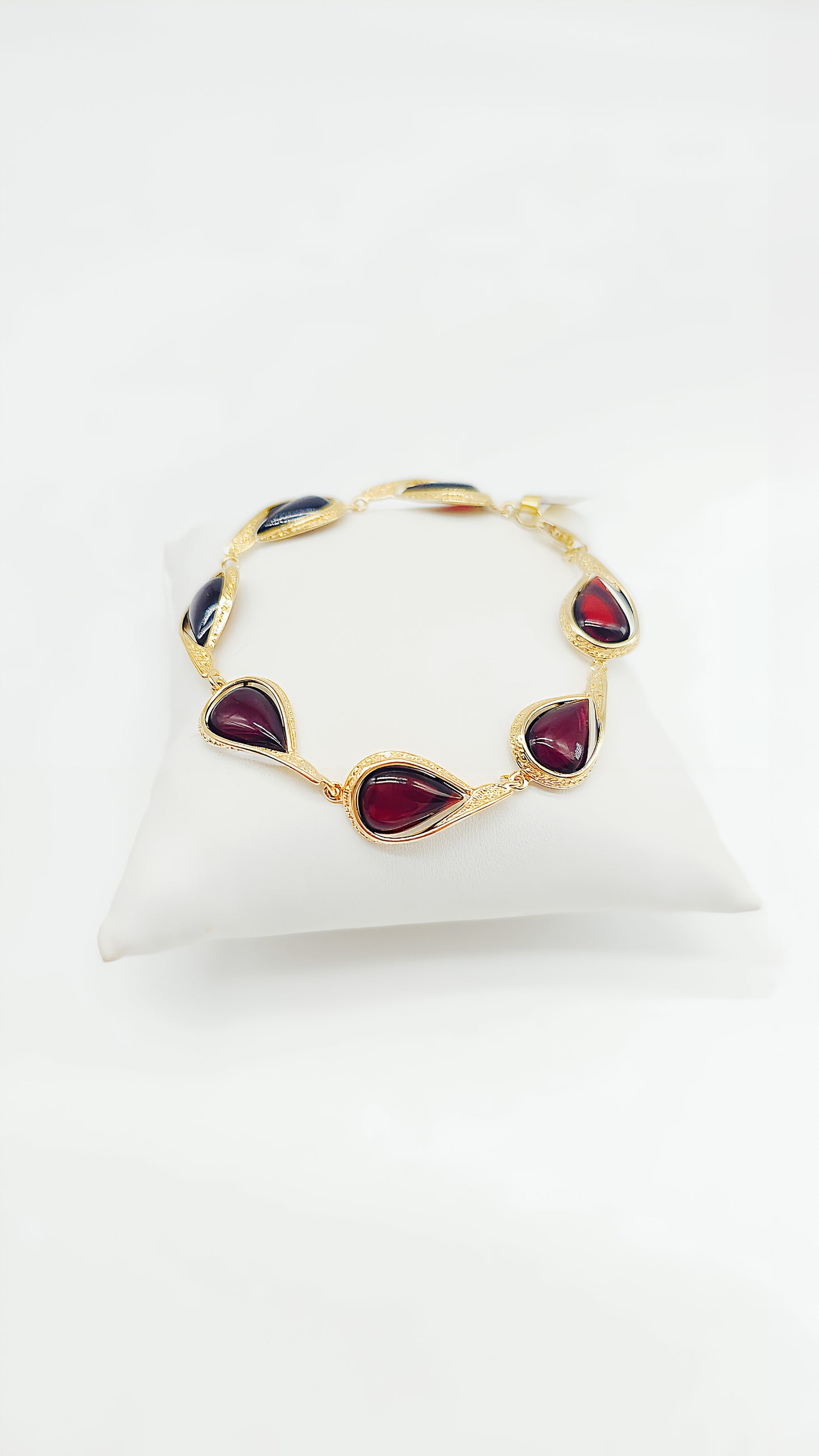 Unikates Design: Bernstein und Gold in Perfektion