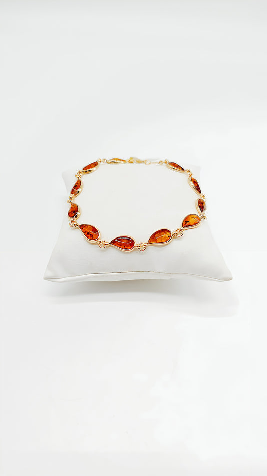Unique and precious: bracelet with amber