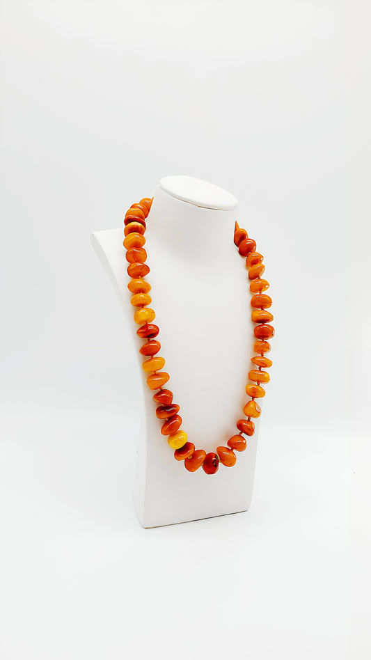 Handmade amber necklace – luxurious & timelessly beautiful