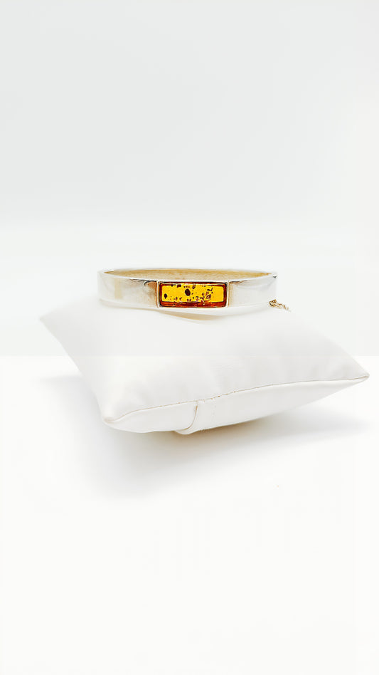 Silver bracelet with amber – a touch of luxury