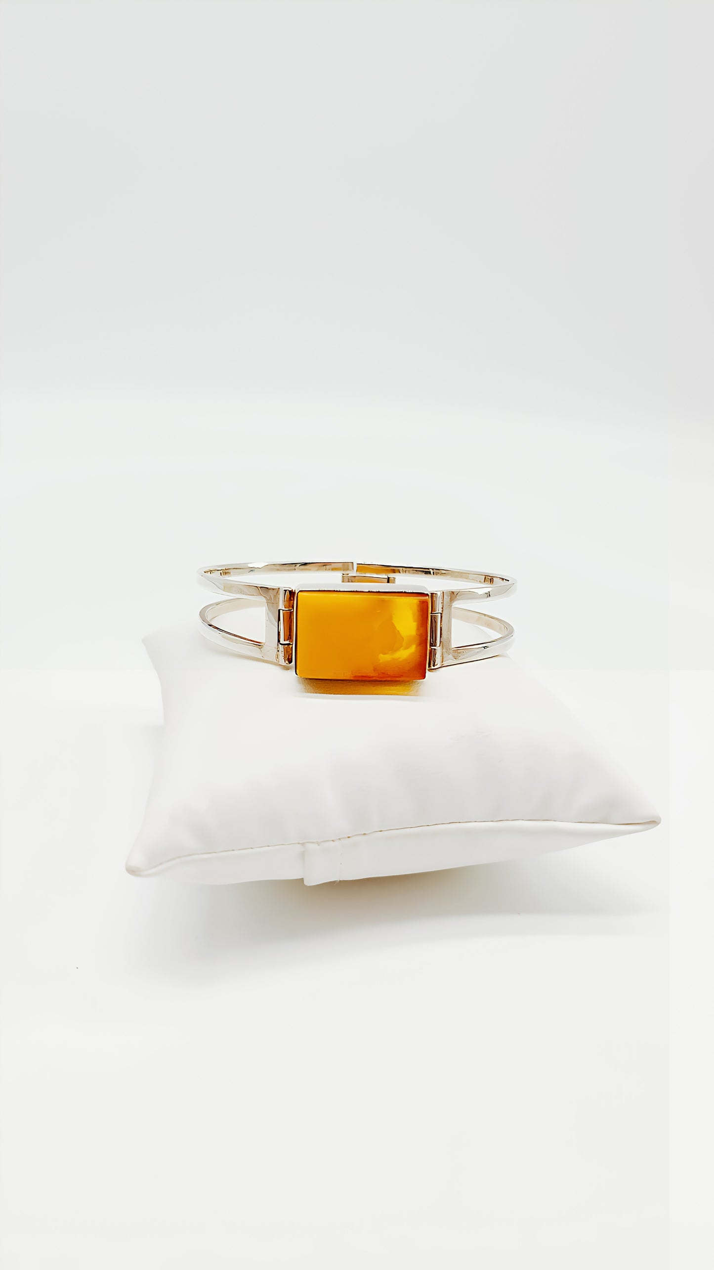 Minimalistischer Armreif mit besonderem Glanz