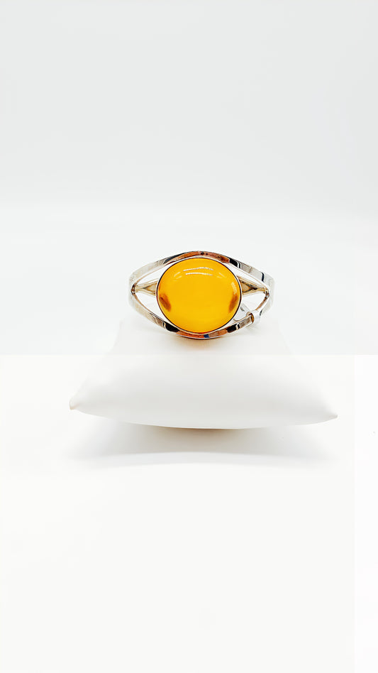 Luxurious simplicity: bangle with golden amber