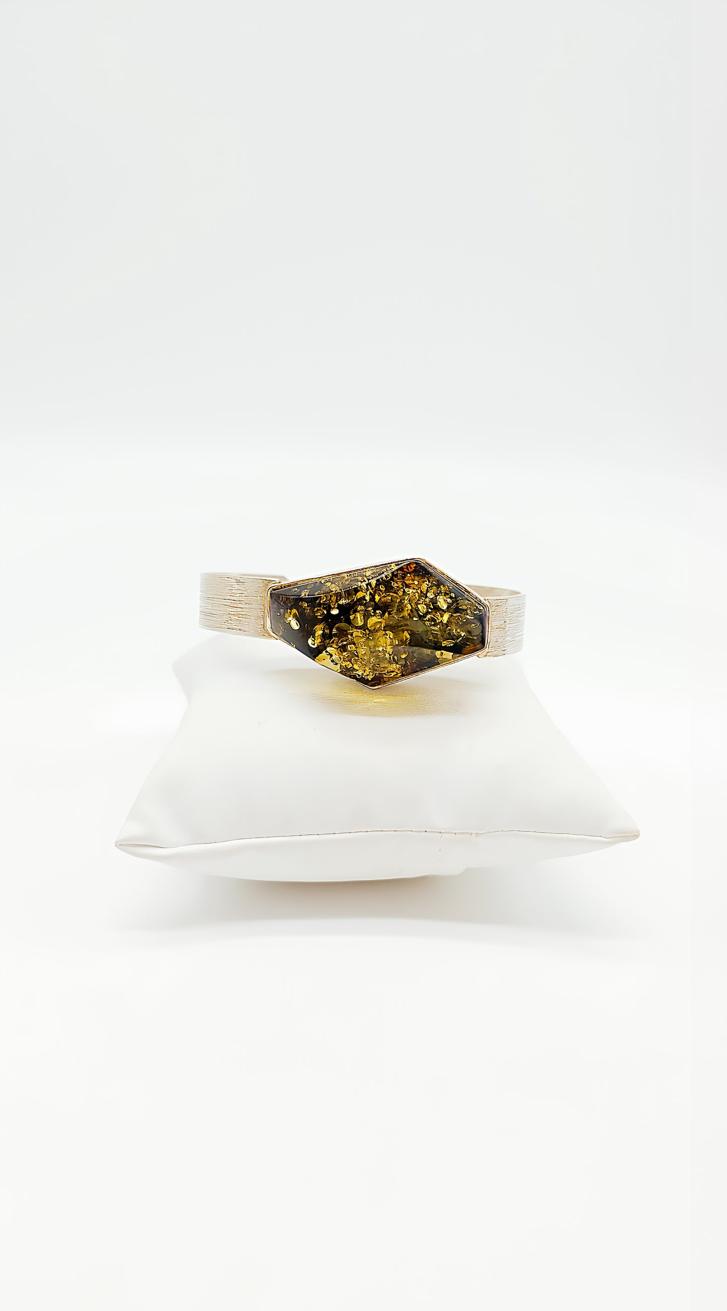 Shimmering amber in a modern silver design