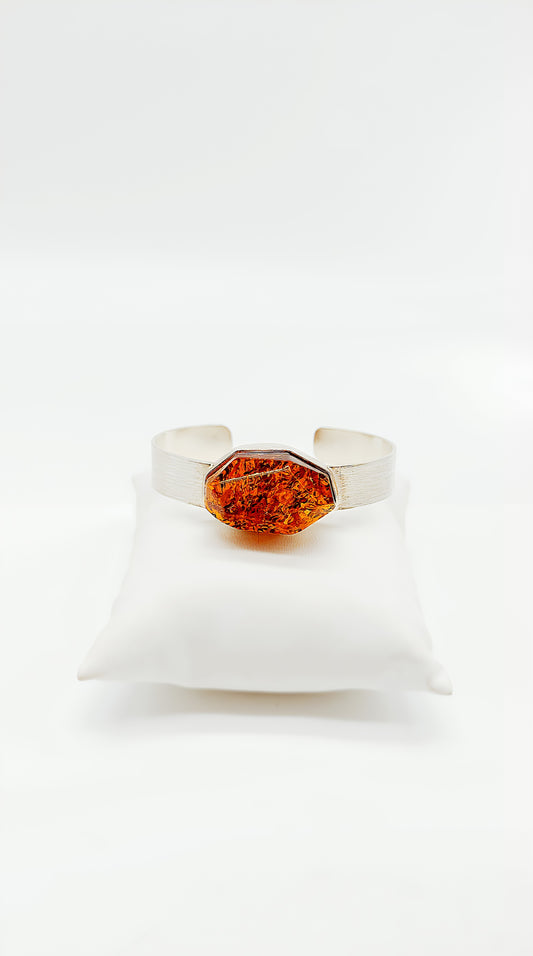 Faceted shine: amber bangle in silver