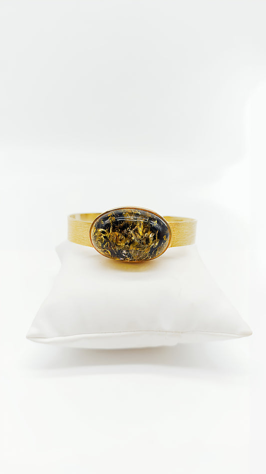 Elegant design: gold-plated silver and green amber
