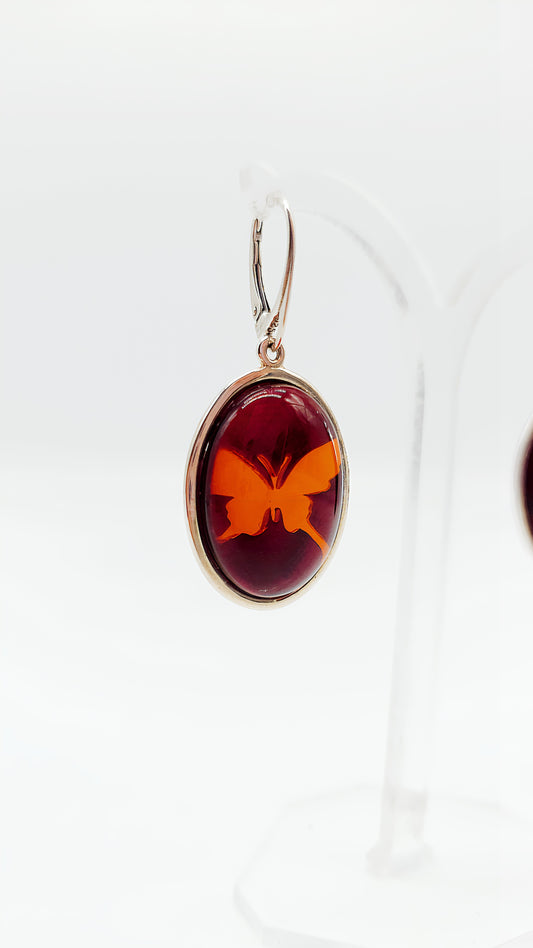 Shimmering freedom: Amber & silver united