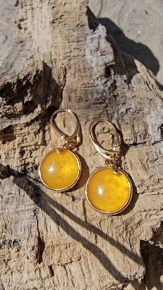Elegant amber earrings with gold plating