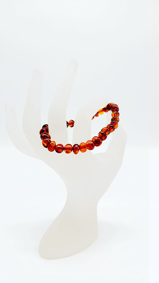 Honey-colored bracelet made of genuine amber – unique natural look