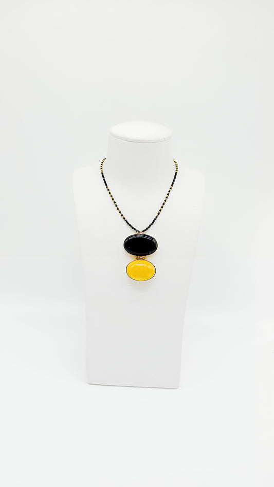 Elegance in two colors: Amber necklace