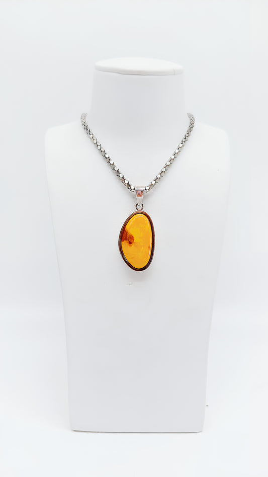 Radiant amber pendant: Your natural wonder