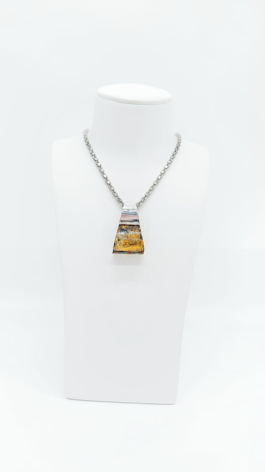 Modern beauty: amber pendant in a noble design