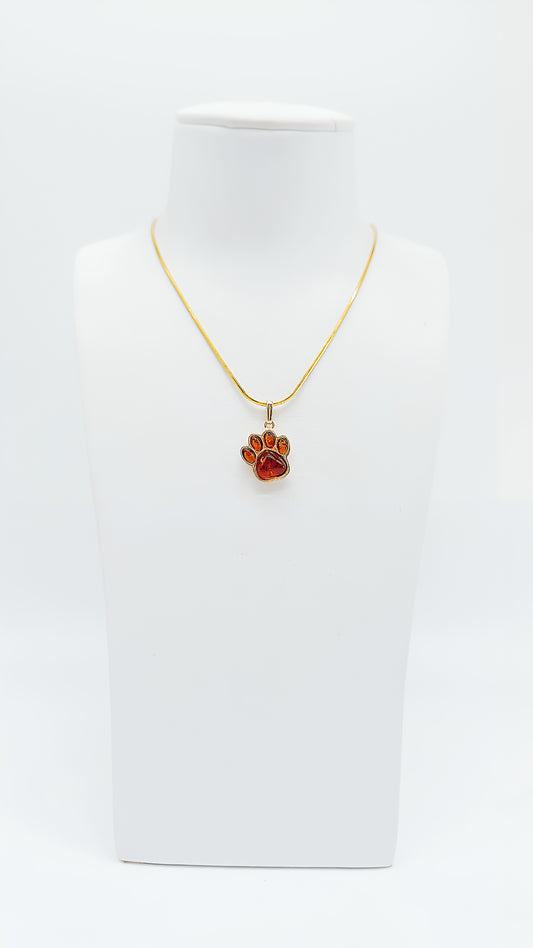 Gold-plated amber pendant – the talisman for animal lovers