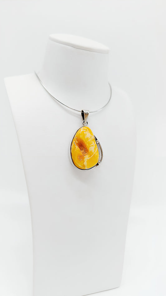 Drop-shaped natural amber jewelry for women