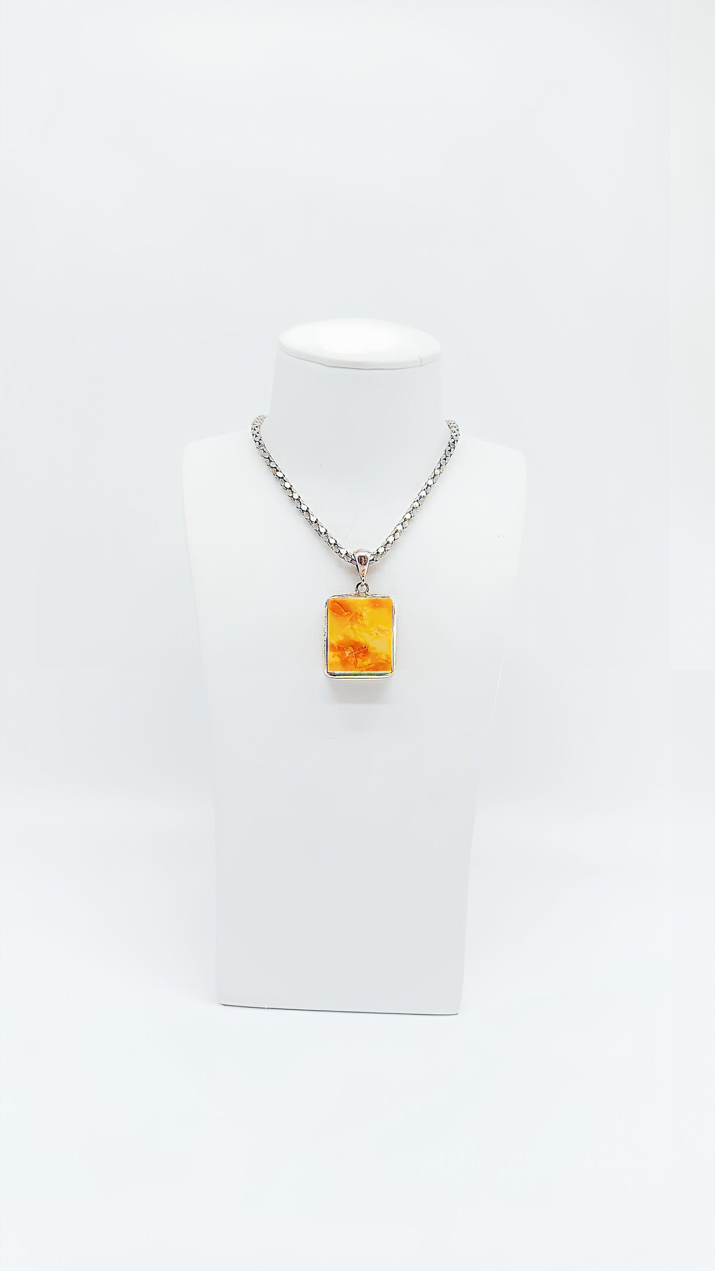 Simple perfection: amber in focus