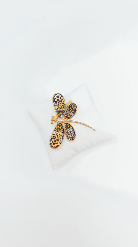 Gold-plated dragonfly brooch: perfect harmony of nature and elegance