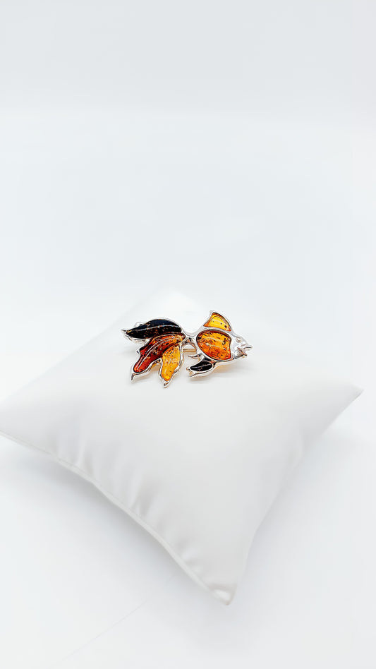 Unique piece of jewelry: 925 sterling silver brooch with amber