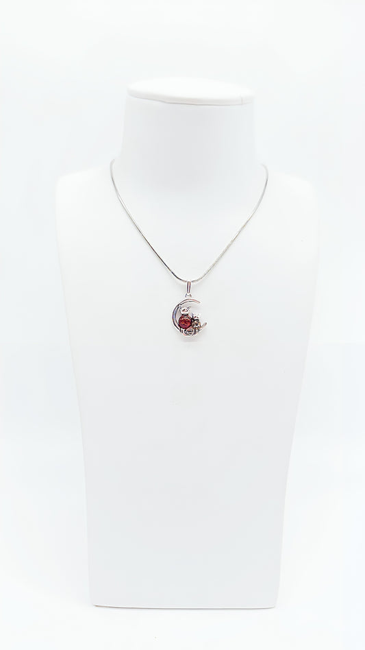 Amber cat pendant – magic in silver