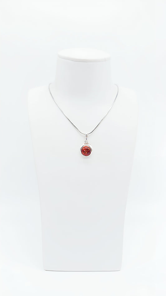 Classic amber pendant – timeless elegance in silver