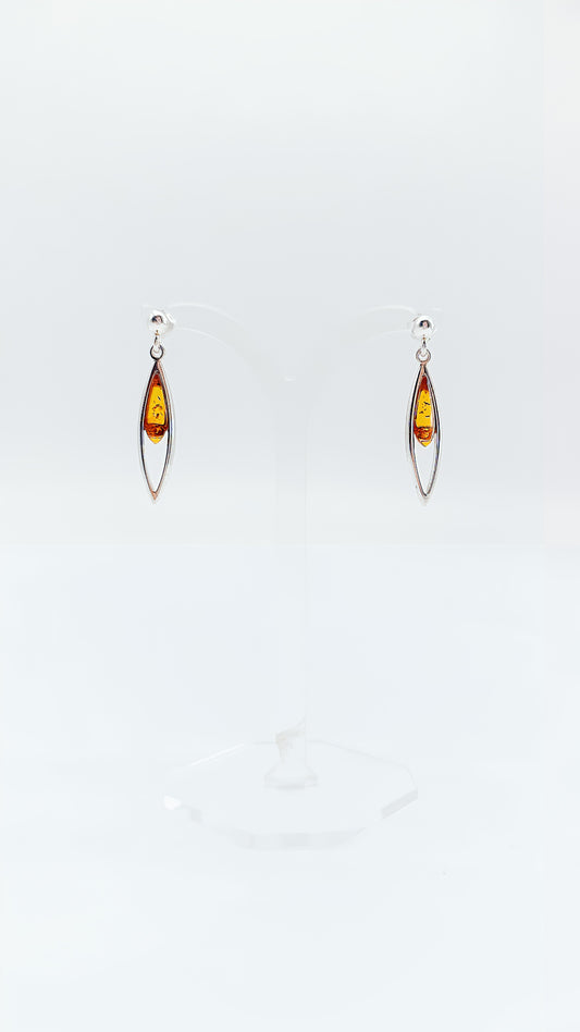 Simple elegance: amber in silver