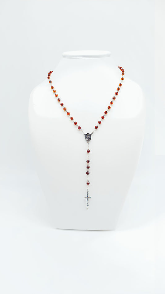 Cross necklace made of amber and 925 silver: Faith in beauty