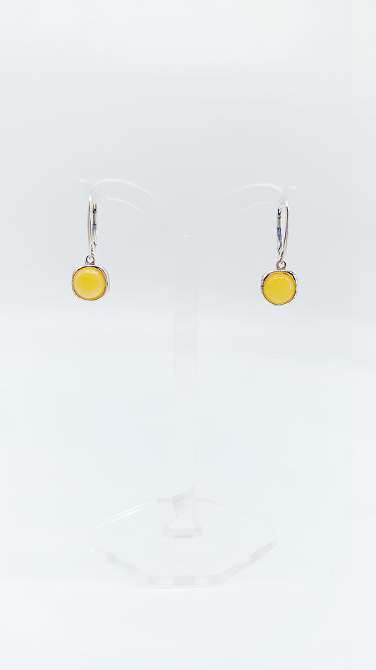Elegant earrings with light amber – high-quality silver design